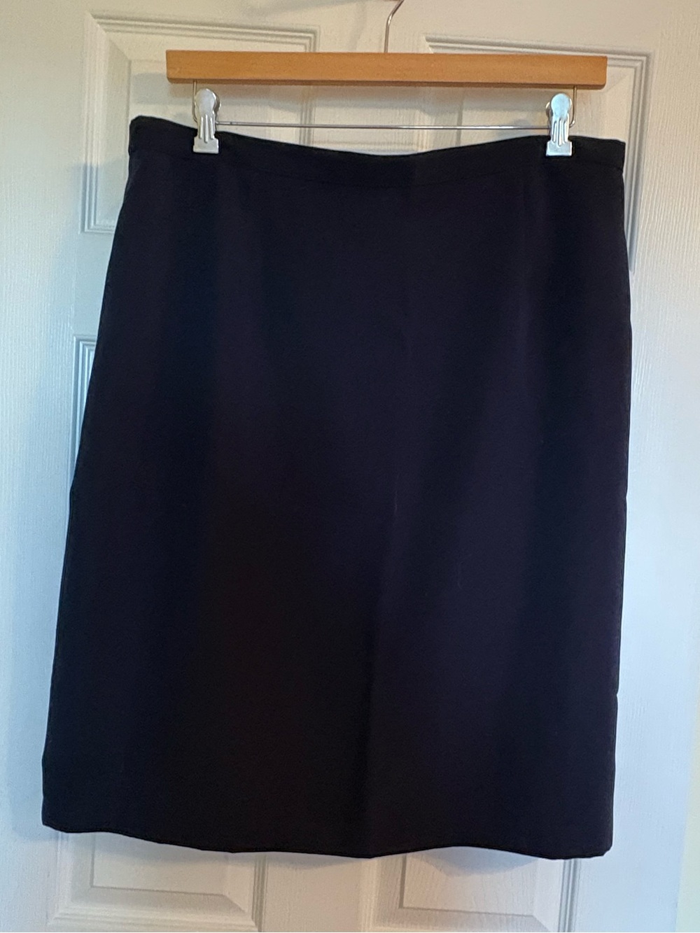 Laura Scott Navy Pencil Skirt — Classic Office Essential